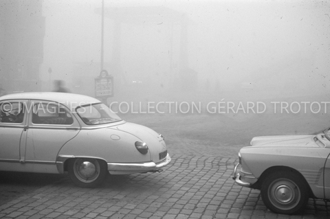 Automobiles dans le brouillard (Nancy)